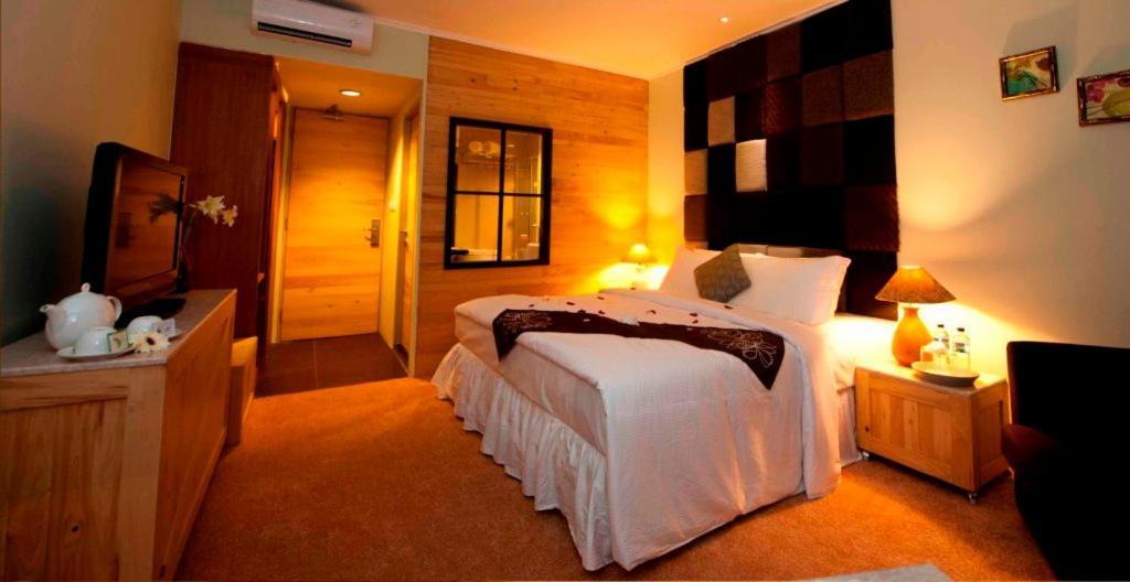 Chara Hotel Bandung Kültér fotó