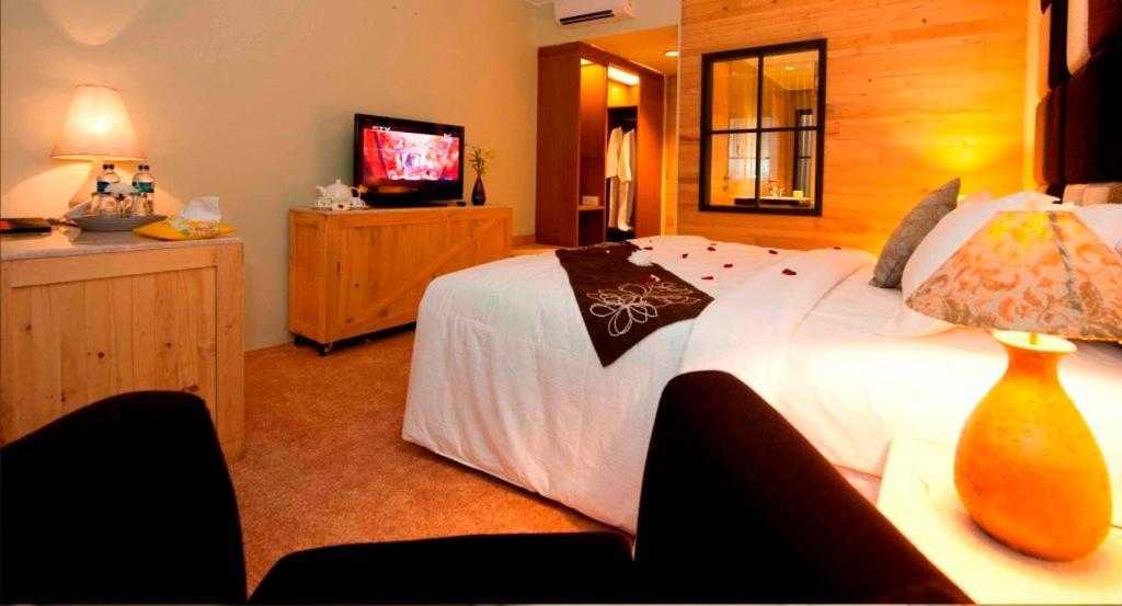 Chara Hotel Bandung Kültér fotó
