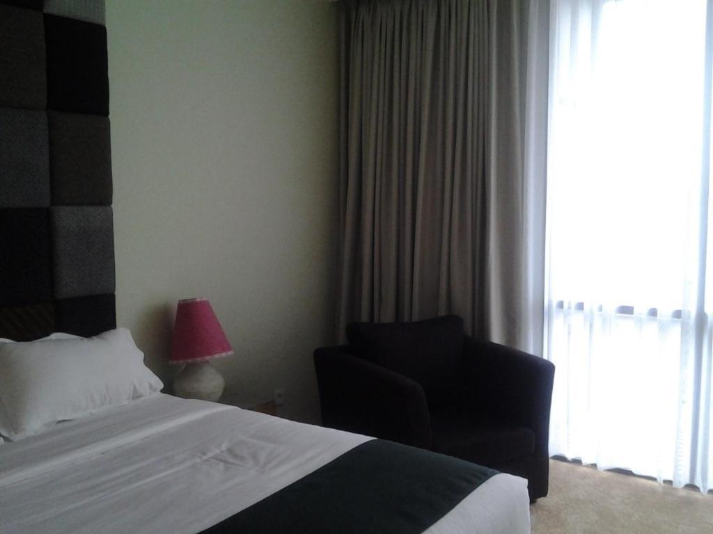 Chara Hotel Bandung Szoba fotó
