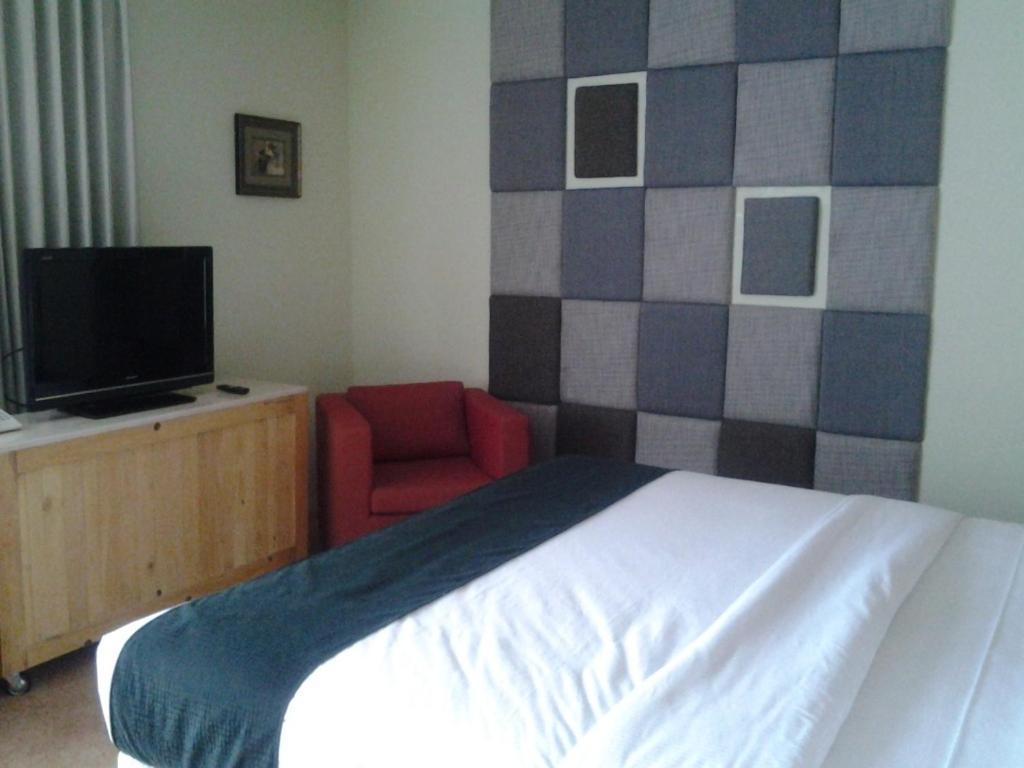 Chara Hotel Bandung Szoba fotó