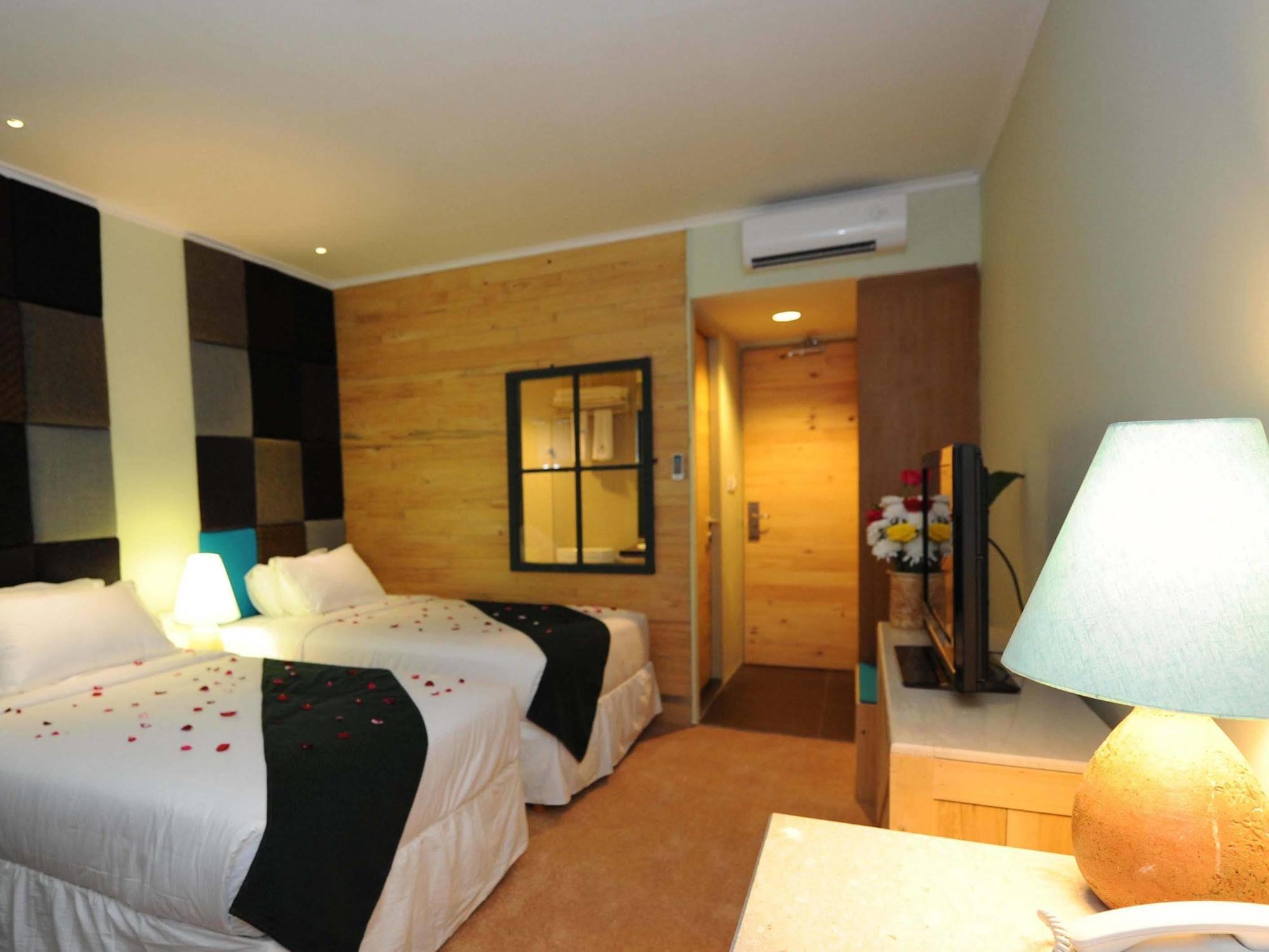 Chara Hotel Bandung Kültér fotó